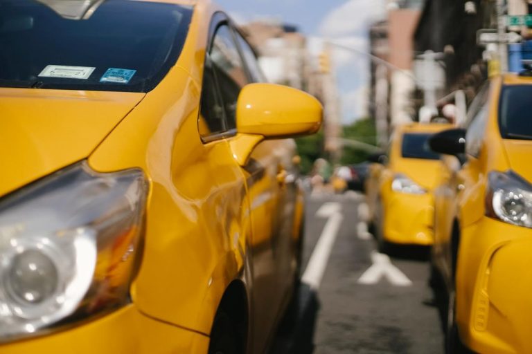 Taxi cennik, czyli ile kosztują usługi przejazdu taksówką